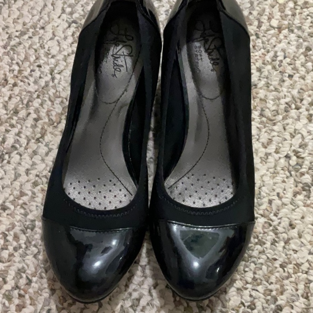 Black wedges